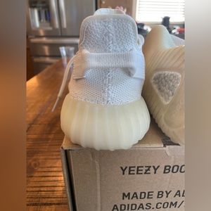 White Yeezy Boost 350